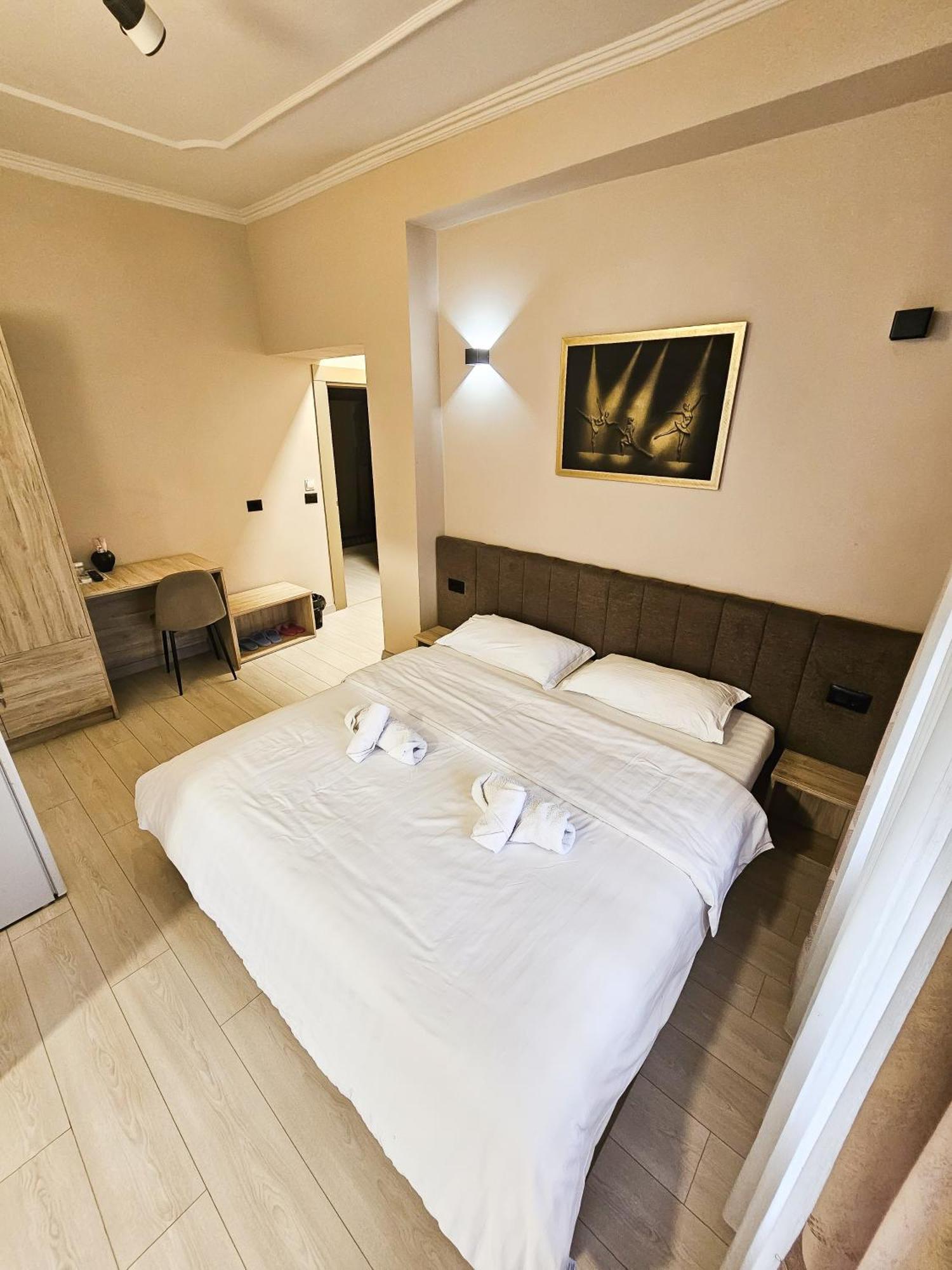 Sunflower Junior Suite Tiranë Ngoại thất bức ảnh